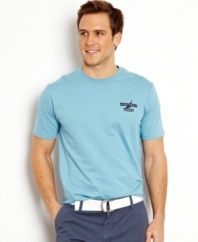 Crack open a casual style. This t-shirt from Nautica is easy to throw on for a look that's easy to pull off.
