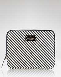 Add a dash of whimsy to your tech life with this iPad sleeve from kate spade new york, sure to keep your device protected and perfectly on-trend.