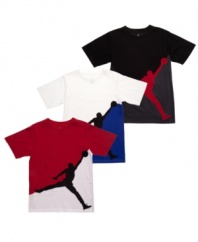 Shoot for the moon! He'll be inspired to reach the top of anything he does with this Jordan graphic tee shirt from Nike.