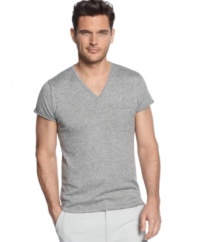 Need summer style? Pair this v-neck t-shirt with a pair of khakis, jeans or shorts for any warm-weather look.