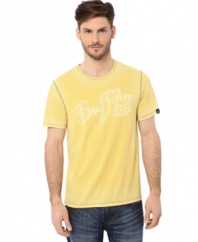 Go bold on your basics. This t-shirt from Buffalo David Bitton gives your streetwear a stylish vibe.