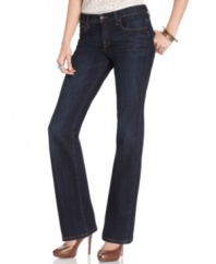 Lucky Brand Jeans presents a style staple: These dark-washed bootcut jeans are versatile and cut to flatter.