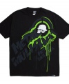 Go big, go bold. With an oversize graphic, this shirt from Metal Mulisha rocks your casual wardrobe.
