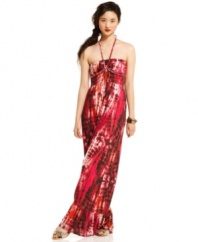 Accented with braided straps and washed in a resplendent tie-dye print, this maxi dress from Sequin Hearts is a stunning pick for beach-strolling days!