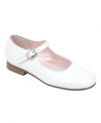 Give her feet star treatment with these classically cute Mary Jane shoes from Nina.