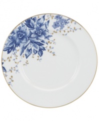 Like a traditional Toile pattern, the elegant blooms that grace the Lenox Garden Grove accent plate render any setting timeless. Gold leaf accents and luxurious banding contrast classic bone china with of-the-moment style.