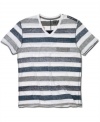 Clean-cut casual. You won't be able to help but relax in this soft cotton faded print v-neck t-shirt from DKNY Jeans.