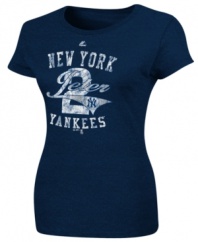 All the right moves. Everyone will know who you're keeping your eye on in this Derek Jeter New York Yankees MLB t-shirt from Majestic.
