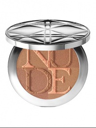 This multi-toned bronzer is delivered in a sleek, round, silver cannage compact. It is accompanied by a mini kabuki brush that creates a veil of color and radiance on the face, for a natural, healthy glow. Featuring new Mineral Prism technology, energizing water, and a light transparent formula to create an energized, glowing complexion. Available in 2 universal harmonies.