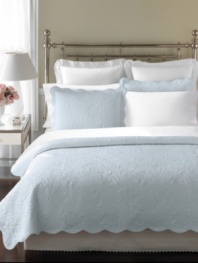 So soft and romantic, this Stenciled Leaves standard sham offers an embossed pattern of pressed leaves over cotton. A scalloped border completes this dreamy look.