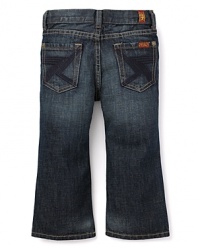A perfect pair for your little trend-setter: classic denim jeans featuring posh geometric patterns on pockets.