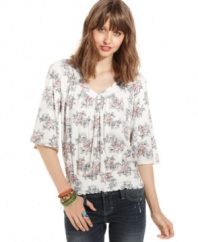 Perfect your casual cool in this top from American Rag, where a pretty floral-print and easygoing blouson fit make this piece a wardrobe essential.