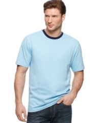 This style is a ringer. This solid t-shirt with a contrast collar is a casual piece you must add to your weekend outfit.