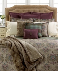 Boasting an air of sophistication, this Margeaux duvet cover stays true to classic Lauren Ralph Lauren style with luxurious 300-thread count cotton sateen fabric and a Lauren Ralph Lauren signature button closure.