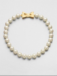 A classic styled piece in pearl-like beads with a sweet goldtone bow closure. Plastic beadsGoldtoneLength, about 18Tongue and box closureImported 