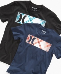 Rad style. When he needs a look for hitting the skate park this weekend, he can pull on this crisp logo tee from Hurley.