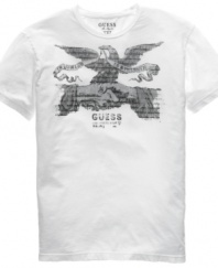 Make a gentleman's agreement in your casual wardrobe with the cool, casual graphic on this Guess tee.