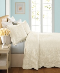 In true Martha Stewart Collection style, this Pressed Flowers bedspread inspires a vintage feel with beautifully quilted floral and diamond designs all in a soft, cream color scheme.