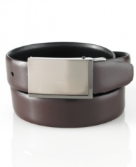 Change up your style with the sleek reversible design of this modern plaque belt in smooth nappa leather from Alfani.