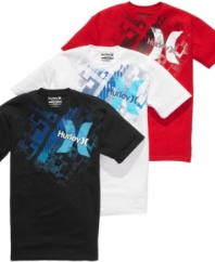 Get in on the graphic. This cool Hurley T shirt gives you the streetwise vibe you like.