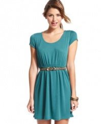 So adorbs! A belted waist lends nipped-in style to this back cutout dress from Belle Du Jour.