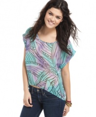 Own your colorful style with this abstract print top from Fire that boasts an asymmetrical cut, as well as a super soft palette!