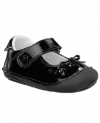 Fancy feet. These dainty Jane shoes from Stride Rite make dressing her up easy, while Soft Movement flex grooves are perfect for safe toddling.