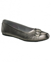 Fashion that doesn't fall flat, these Jovie flats from Jessica Simpson will pair perfectly with her entire wardrobe.