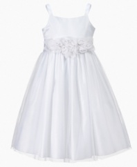 She'll be a precious eyeful that's perfectly aisle ready in this timeless flower girl dress by Bonnie Jean.