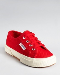 Superga updates its iconic look in red canvas, for a bold summertime style.