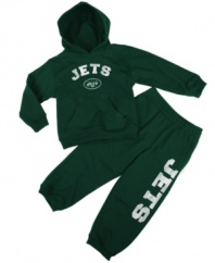 He'll have super-fan status early in this comfortable, sporty New York Jets NFL hoodie and pant set from Outerstuff.