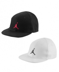 Tip your hat to a high-flying star when you put him in this Jordan hat from Nike.