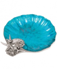 Seafood is always on the menu with the Coquilles scallop server from Star Home. Individually sculpted and finished by hand with shellfish and aqua accents, it lends whimsical charm to seaside homes.