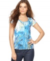 Layers of palm fronds create the colorful print that adds a cool touch to Calvin Klein Jeans' essential scoopneck tee.