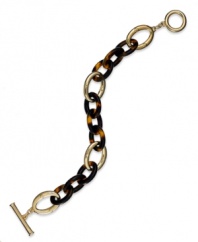 Trendy tortoise for the modern woman. With oval links and a toggle closure, this Lauren Ralph Lauren bracelet is crafted in 14k gold-plated mixed metal and tortoise resin. Approximate length: 7-1/2 inches.