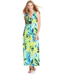 Tropical paint-inspired blooms bring this Elementz dress to life! Pair it with flat sandals to channel island style.