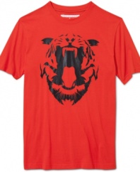 Get ready with a roar. This graphic t-shirt from Sean John will rise to the top of the casual food chain.