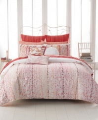 A melody of captivating patterns and colors, this Scarlett duvet cover set from Style&co. creates an inviting retreat in any room, featuring a vine and leaf design that moves up from the foot of the bed. An allover speckle pattern on the reverse matches the coordinating sheet set.