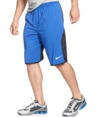Keep your cool during every shot you take with these Nike basketball shorts featuring Dri-Fit technology.