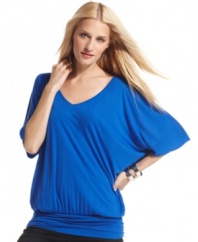 Dramatically full sleeves and a keyhole in back create a captivating look for INC's essential tunic top.