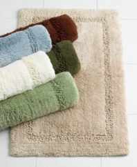Bathing beauties. Enjoy the luxury of a plush rug underfoot. Crafted of cotton and rayon from bamboo for superb quality and softness.