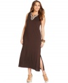 Be the epitome of casually chic with J Jones New York's sleeveless plus size maxi dress, accented by embroidery. (Clearance)