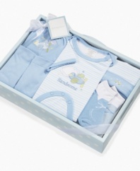 Written in the stars. Let him know you think he's destined for great things with this darling 6-piece layette set from First Impressions.