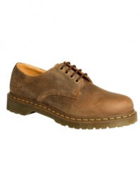 This pair of men's casual shoes is a cool, comfortable classic.  These Dr. Martens oxfords make a great addition to your work week or weekend wardrobes.