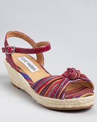 A very grown-up look from Steve Madden, the Cusp sandals contrast a rich multicolor upper with muted espadrille trim along the sides.