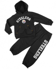He'll have super-fan status early in this comfortable, sporty Pittsburgh Steelers NFL hoodie and pant set from Outerstuff.
