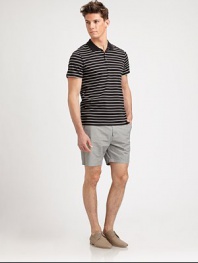 A traditional houndstooth pattern adorns these modern-fitting shorts, tailored in a cool, comfortable cotton for endless comfort and enjoyable moments all season long.Flat-front styleSide slash, back welt pocketsInseam, about 7CottonMachine washImported