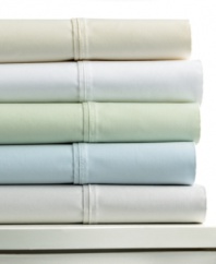 Sleep soundly. This Bromley sheet set boasts pure 800-thread count cotton for superior comfort that will keep you dreaming throughout the night. Comes in an array of soft hues for a toned down look in the bedroom, with the added benefit of four pillowcases.