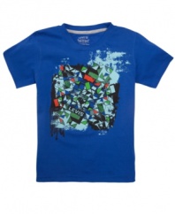 Abstract style. A modern logo print on the front of this tee from Levi's will add new dimensions to his look.