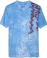 With a cool graphic style, this t-shirt from Sean John instantly elevates your weekend look.